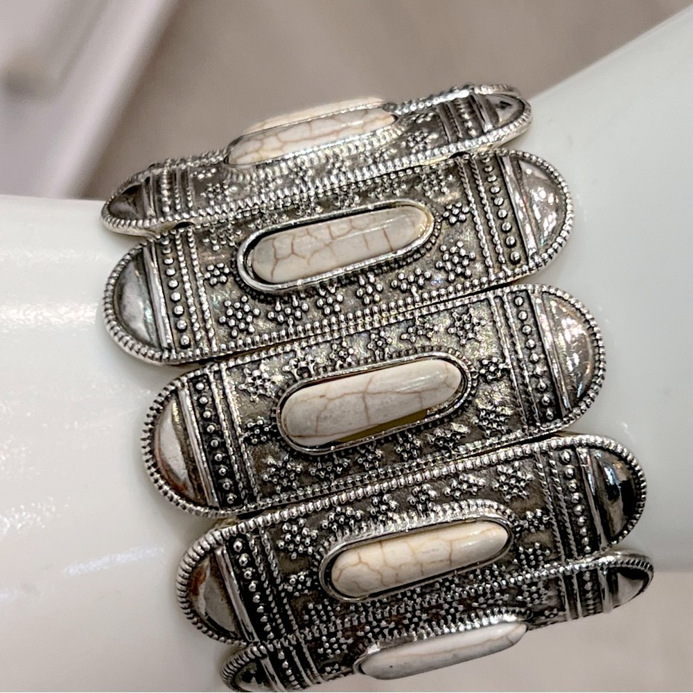 White Howlite Silvertone BOHO Stretch Bracelet - Picture 4 of 6